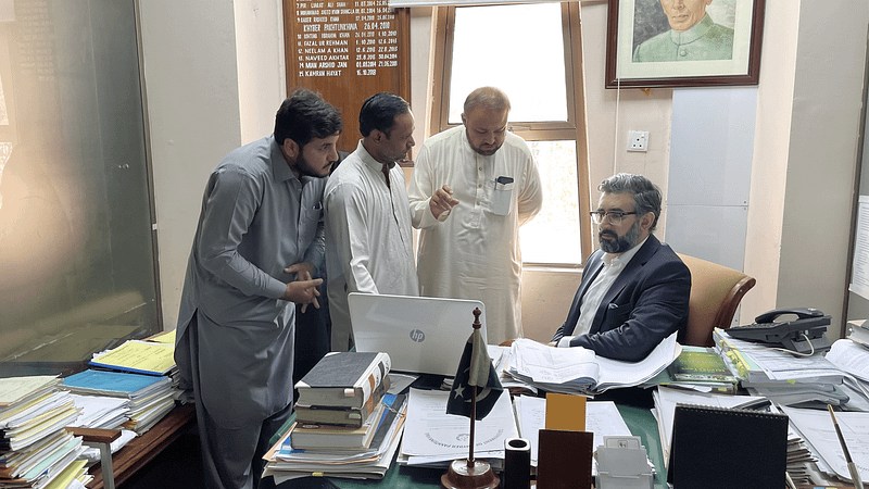 Bridge the Gap Between Citizens & Government!